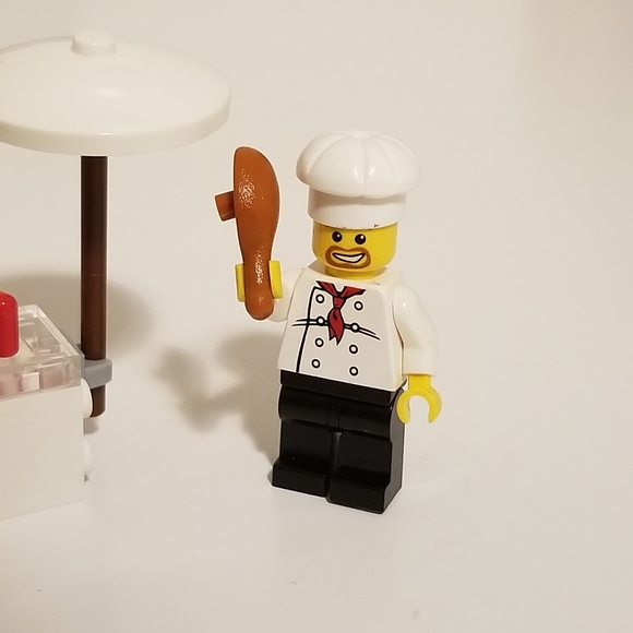 LEGO City #8398 BBQ Stand - Picture 3 of 8